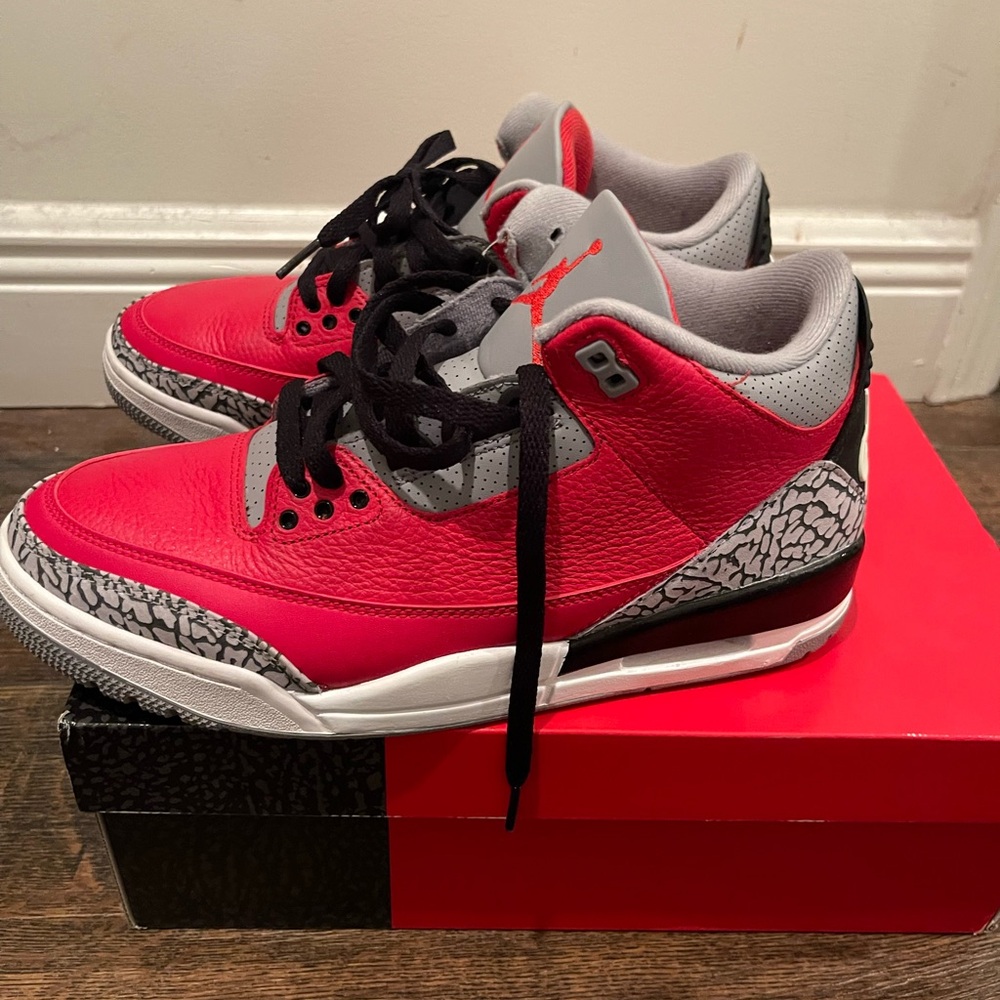 Jordan Air Jordan 3 Retro SE Red and Gray Athletic Shoes - Picture 4 of 8